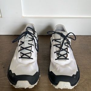 On Cloud trail runners sz 9